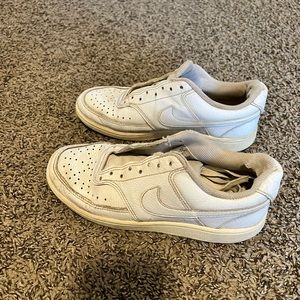 Nike shoes size 6 women’s prett good condition don’t fit anymore
